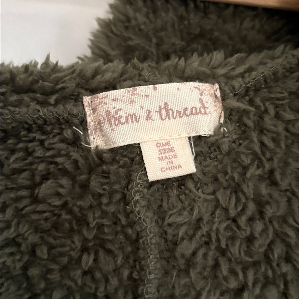 Excellent condition Hem & Thread Green Fleece Jacket for Sale! - Picture 2 of 4